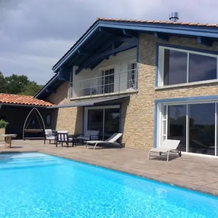 Maison Au Milieu De 9 Hectares Avec Piscine Chauffee Vila