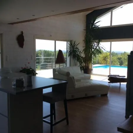 Maison Au Milieu De 9 Hectares Avec Piscine Chauffee