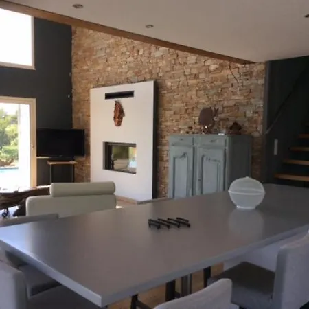Vila Maison Au Milieu De 9 Hectares Avec Piscine Chauffee *